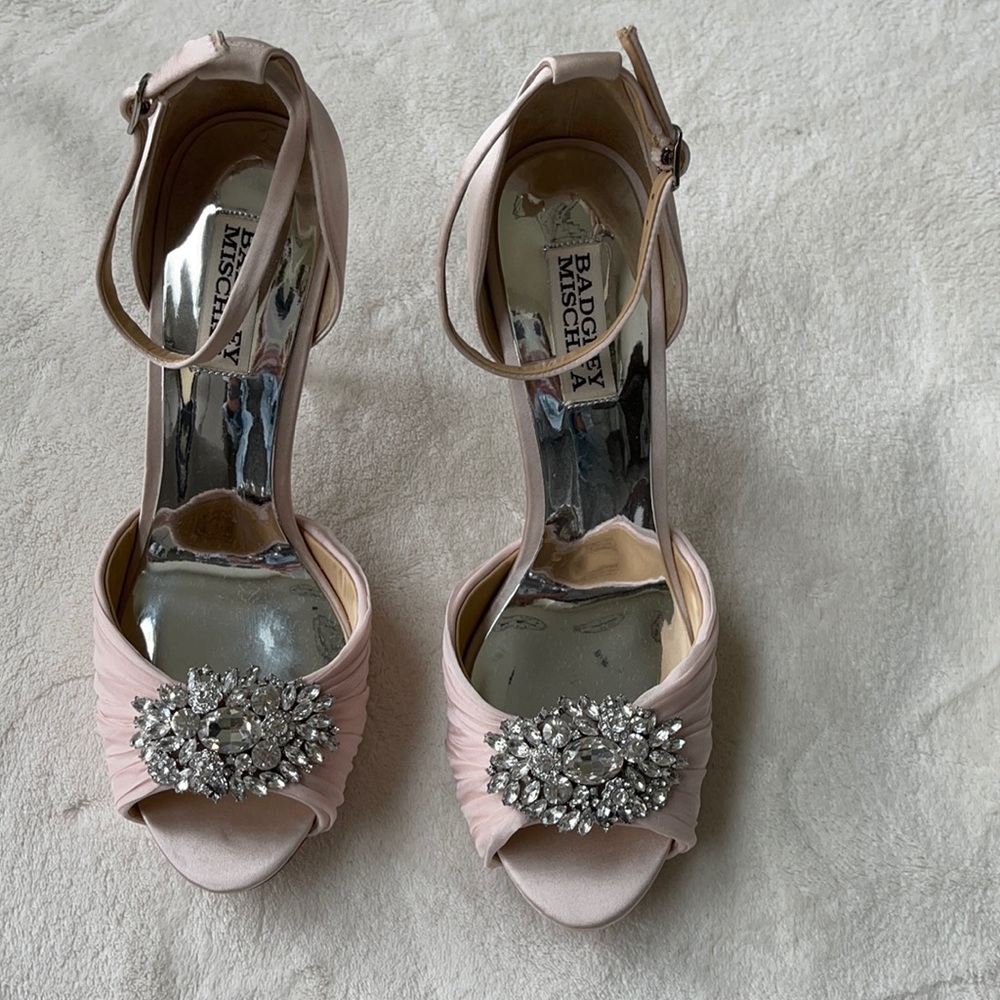 Badgley mischka satin heels